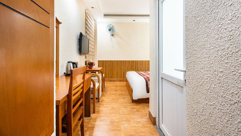 undefined HANZ Queen Airport Hotel Tan Binh 4