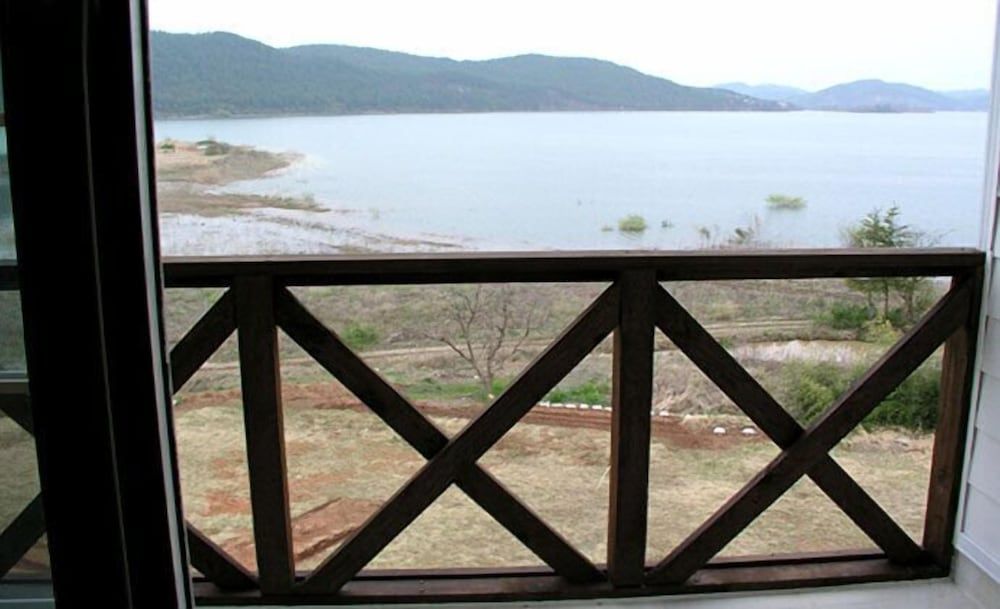 White House on the Hill HayanZip Double Room (Pulbeolraesori) 8