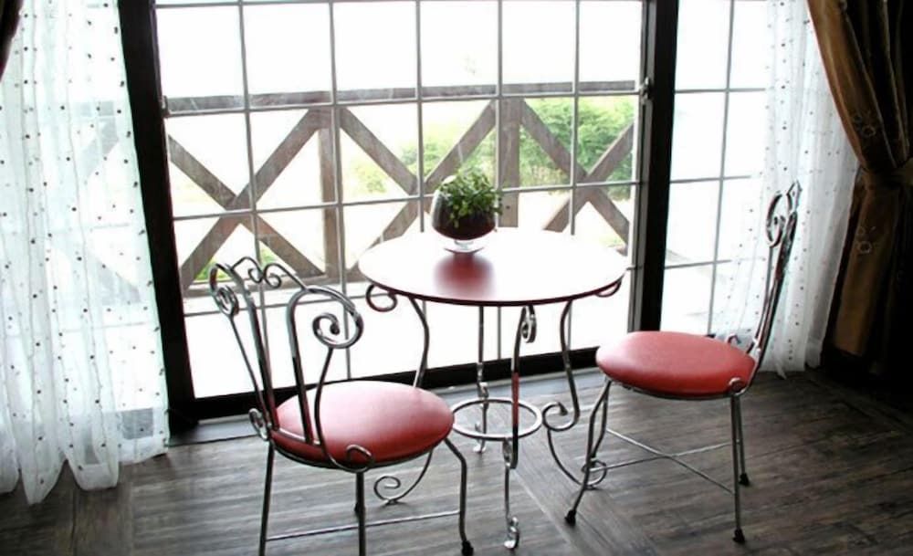 White House on the Hill HayanZip Double Room (Moolsori) 2