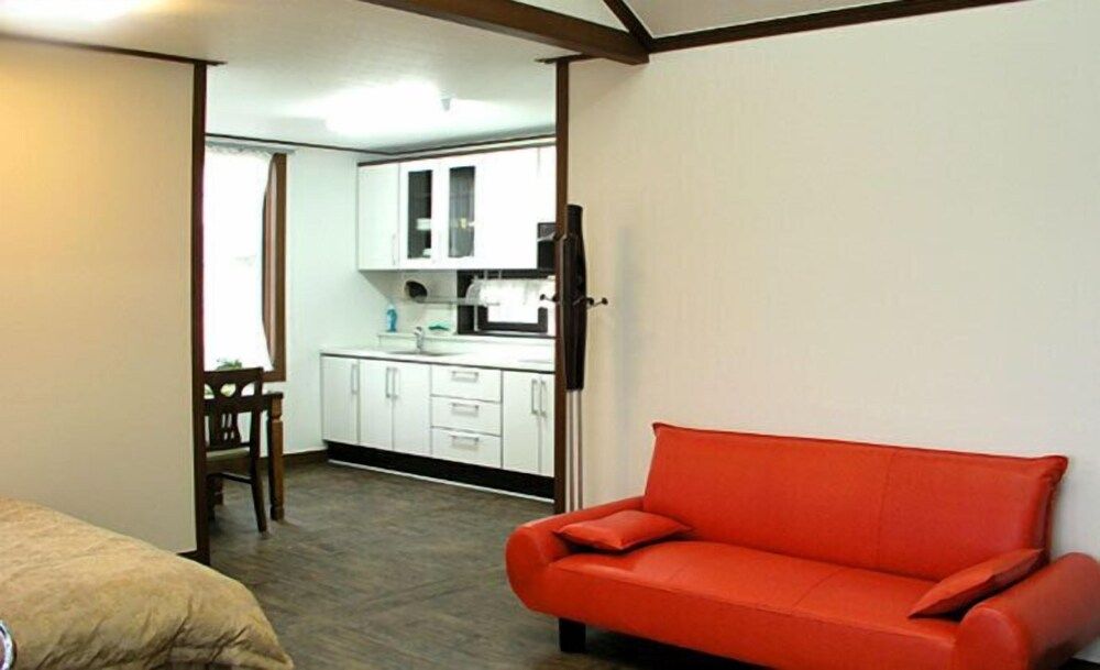 White House on the Hill HayanZip Double Room (Baramsori) 7