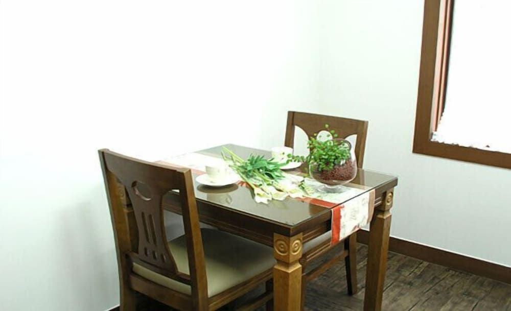 White House on the Hill HayanZip Double Room (Baramsori) 4