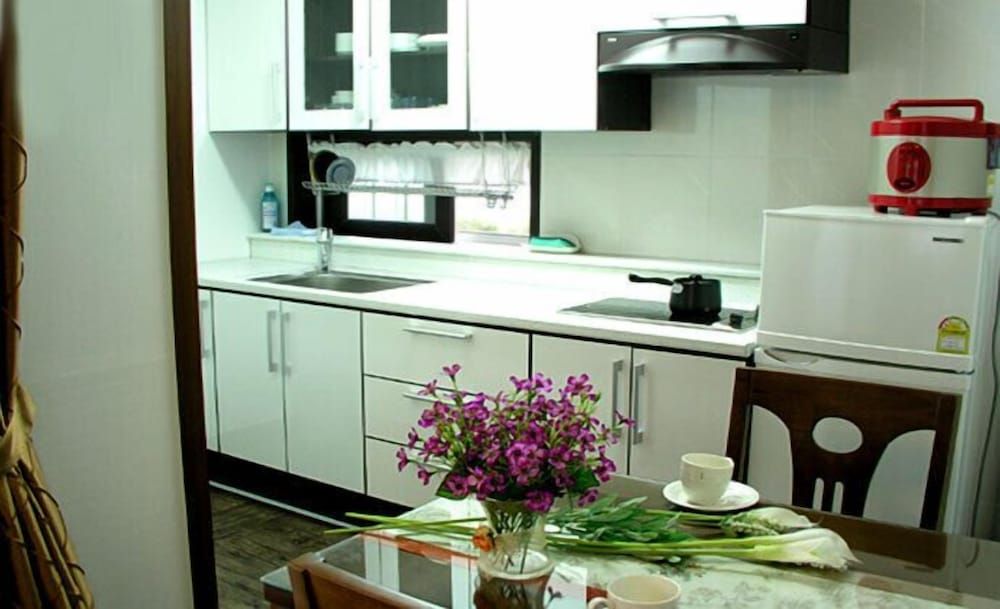 White House on the Hill HayanZip Double Room (Pulbeolraesori) 6