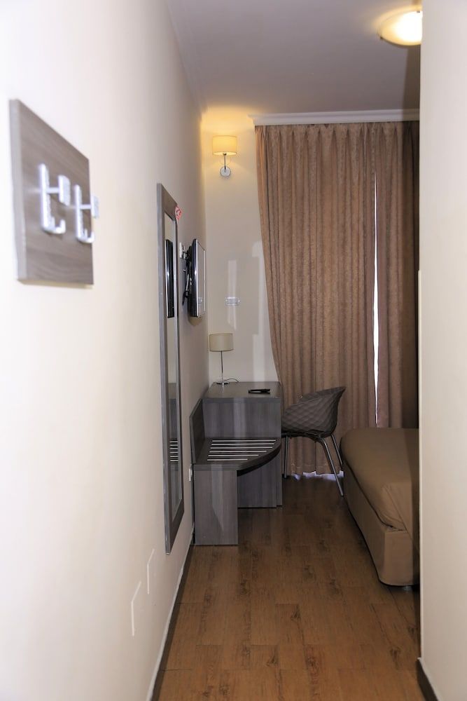 Venetian Hotel Standard Room 7