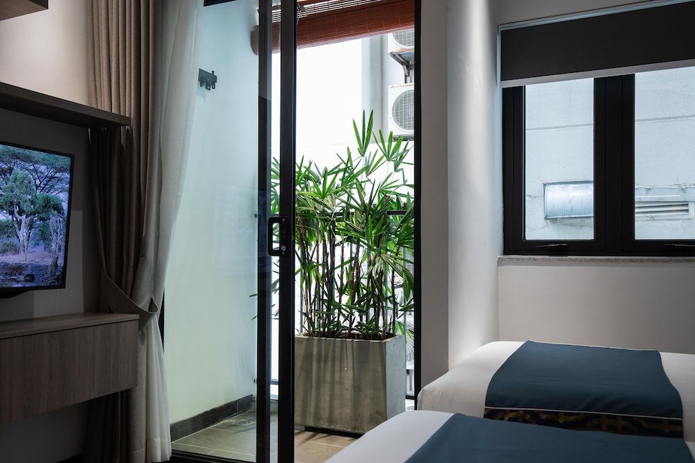 The Dream Suite Studio Deluxe Twin 9