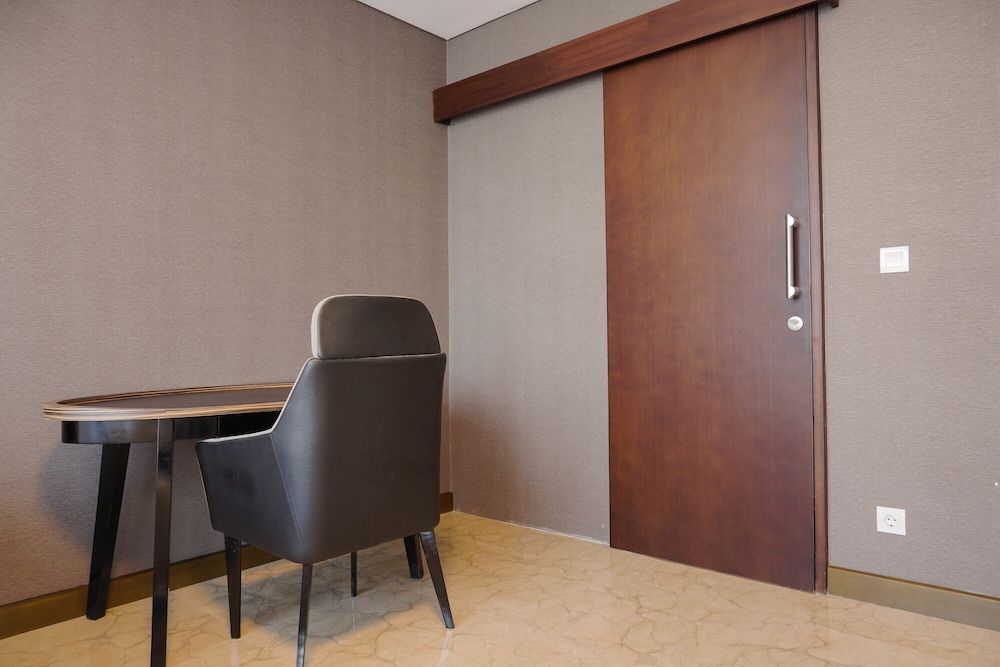 Luxurious 1BR @ L'Avenue Apartment near Sampoerna Universitas Room 6