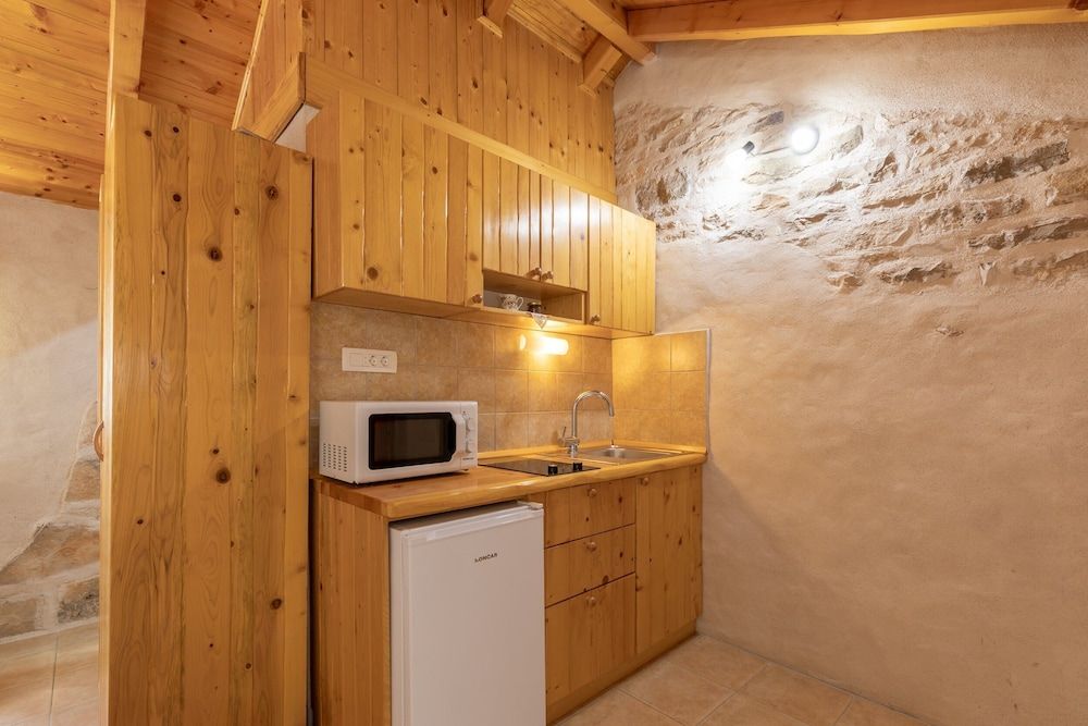 Stone House Harmony Studio (Studio Apartment with Patio and Garde) 12