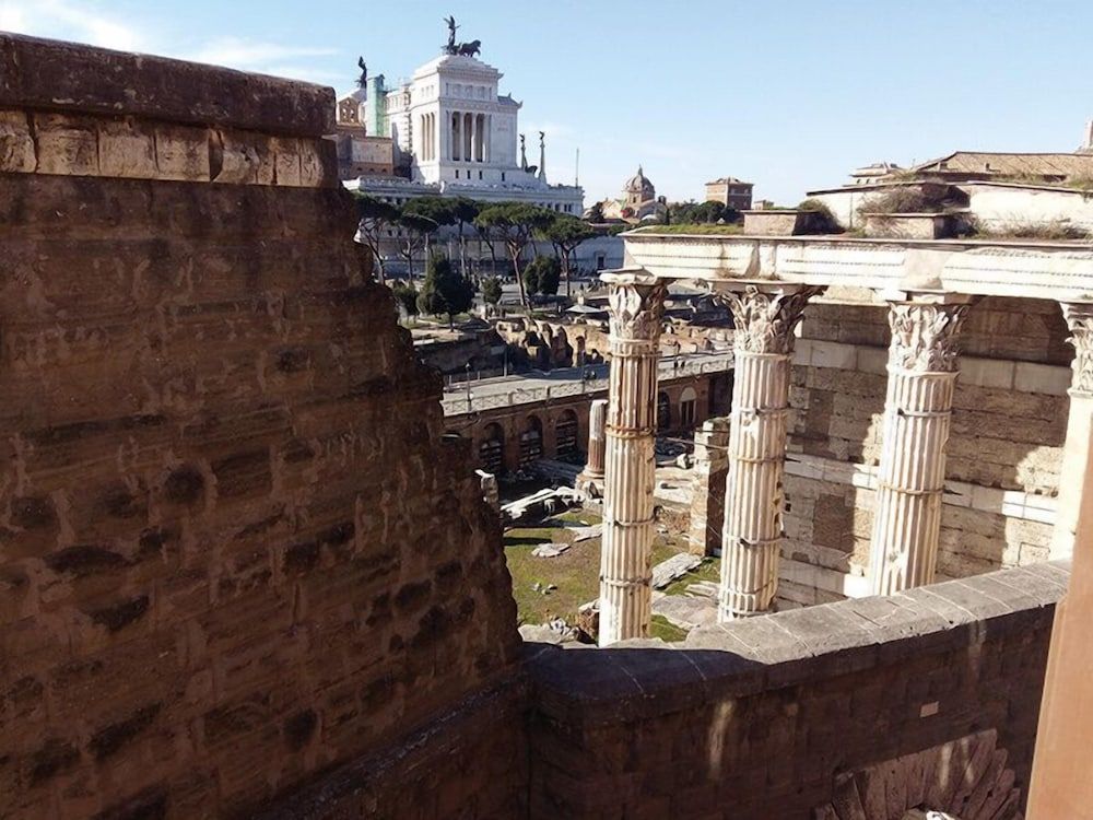 Residenza Maritti ContemporarySuite Superior Double or Twin Room with Sofa Bed and City View (Suite) 7