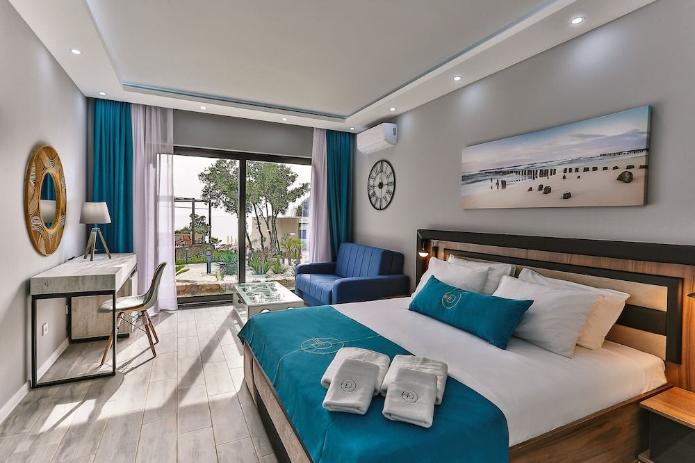 Family Bungalow, King and Sofa Bed, Partial Sea View