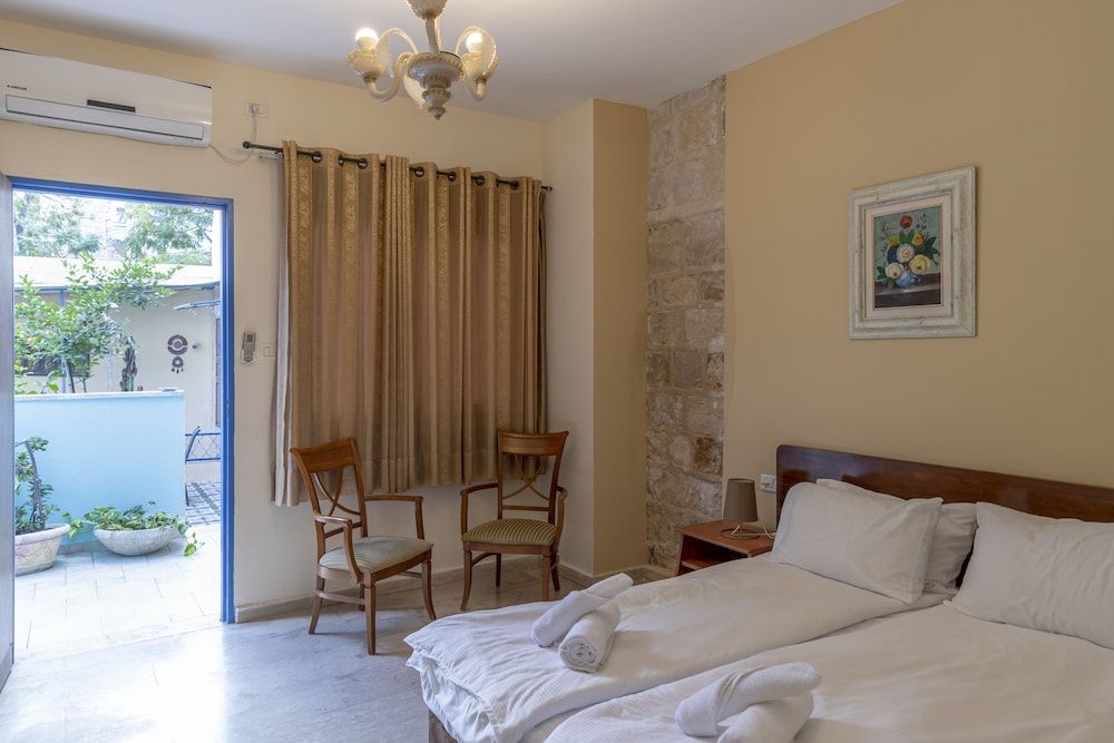 Port Inn - Hostel Double or Twin Room