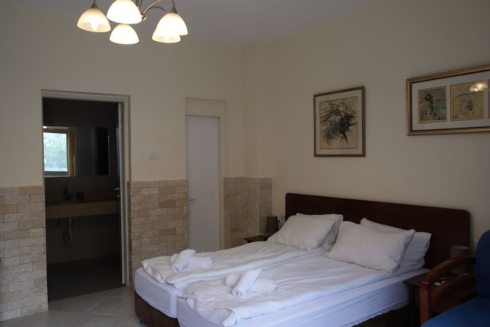 Port Inn - Hostel Double or Twin Room 9