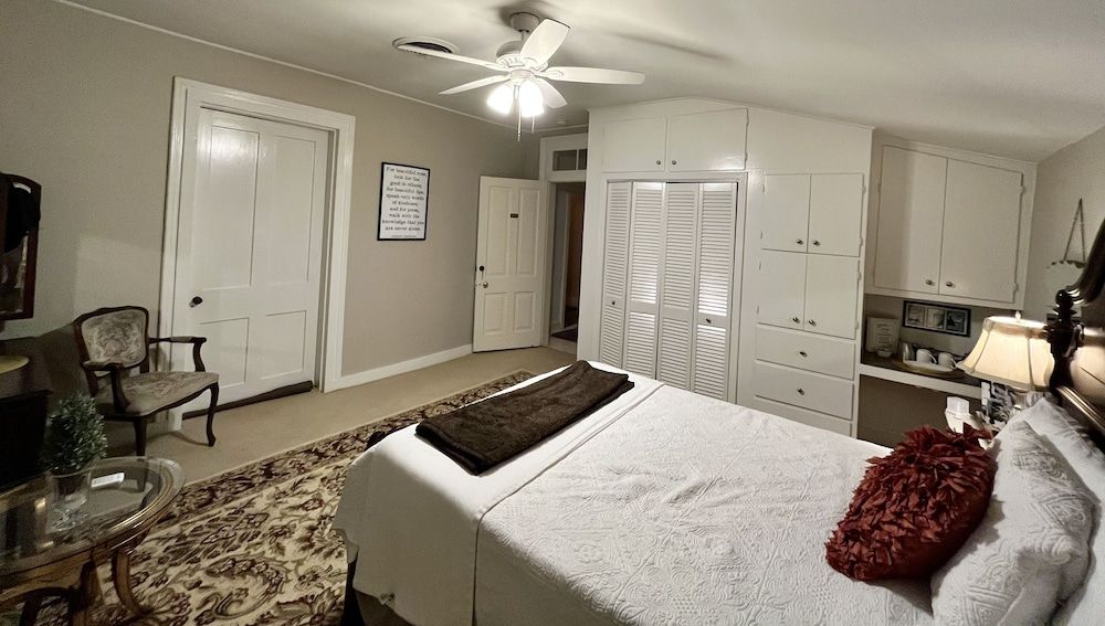 The Beaumont House Hanover Room 3