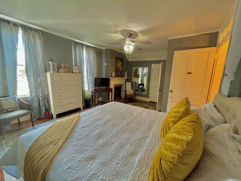 The Beaumont House Emily Suite 2