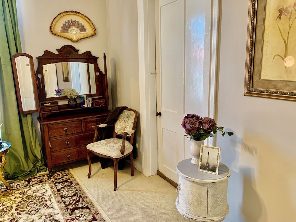 The Beaumont House Hanover Room 7