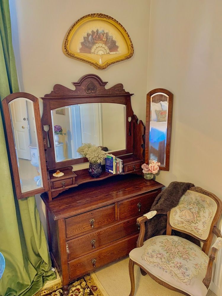 The Beaumont House Hanover Room 6