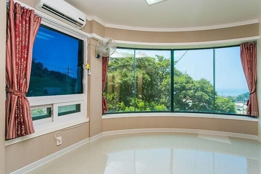 Byeonsan Dongguerami Pension Basic Room (Jeok-Byuk-Kang) 2