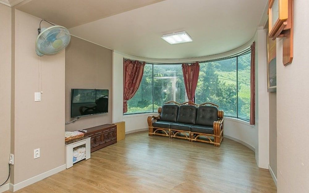 Byeonsan Dongguerami Pension Superior Room (Hae-Neom-Ee) 16