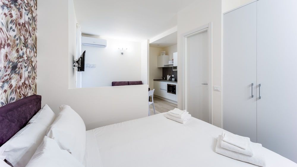 The B Village Business Studio 3