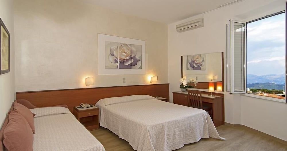Hotel Biagi Triple Room 2