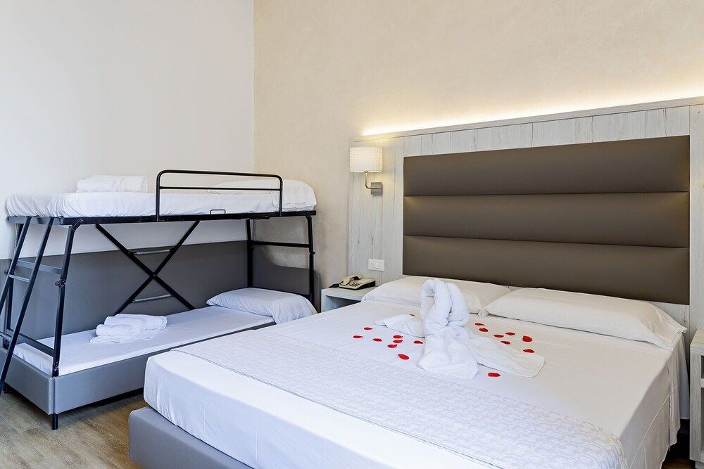 Hotel Biagi Quadruple Room 5