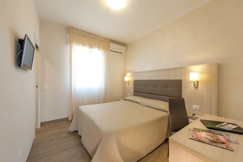 Hotel Biagi Standard Double or Twin Room 2