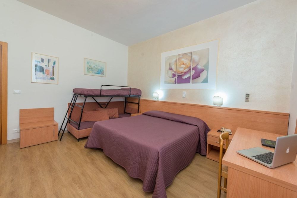 Hotel Biagi Quadruple Room 3