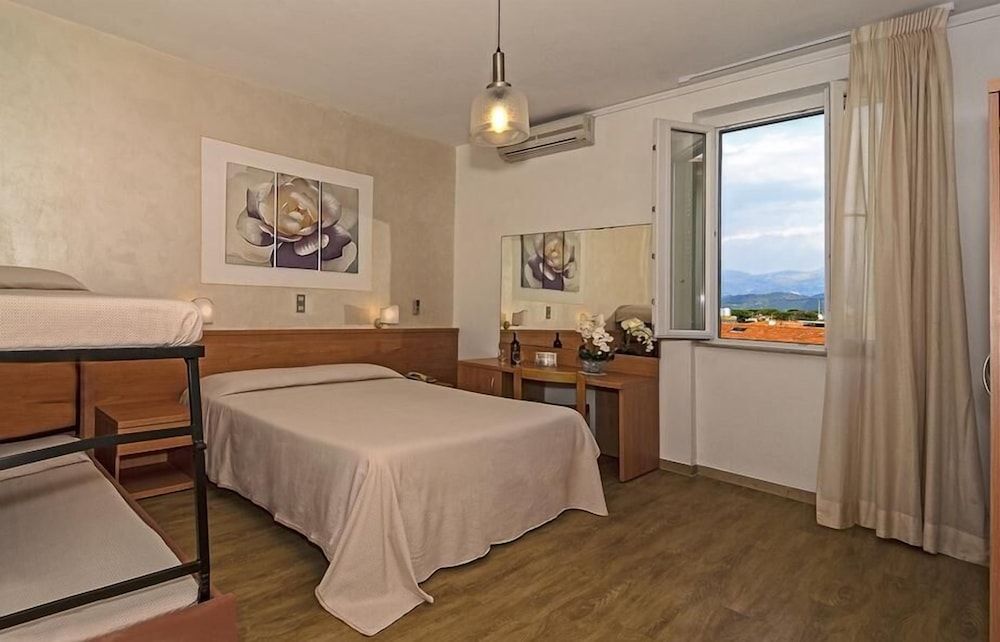 Hotel Biagi Quadruple Room 4