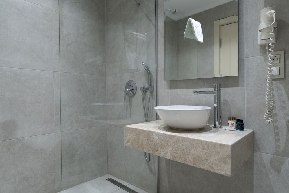 Rooms365 Standard with French Balcony 5