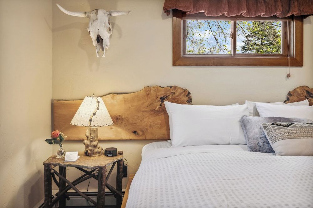 Deluxe King Room (Big Horn)