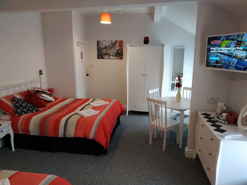 undefined The Castleton 10