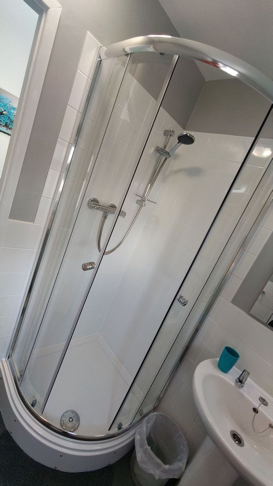 The Castleton Double Room, 1 Double Bed (1 Adult and 1 Child) 15