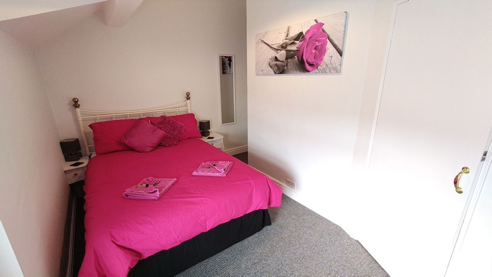 The Castleton Double Room, 1 Double Bed (1 Adult and 1 Child) 4