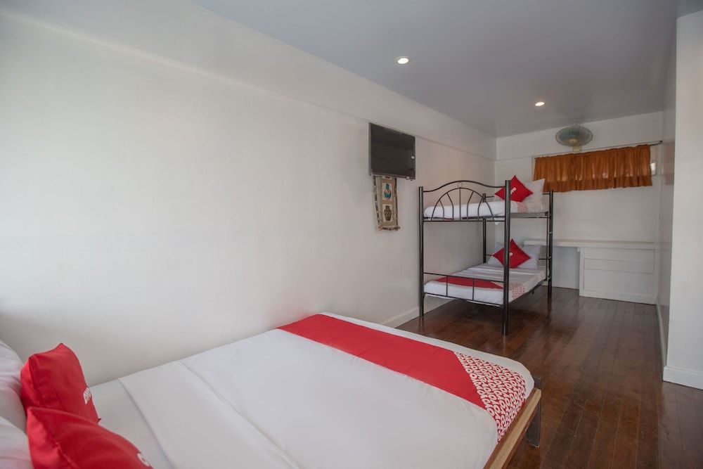 OYO 588 Sunrock Resort Family Suite 2