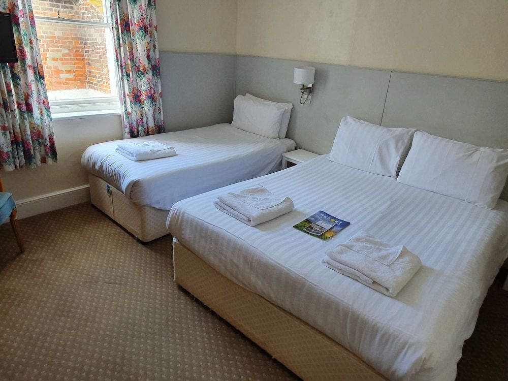 Alexandra Hotel Family Room 6