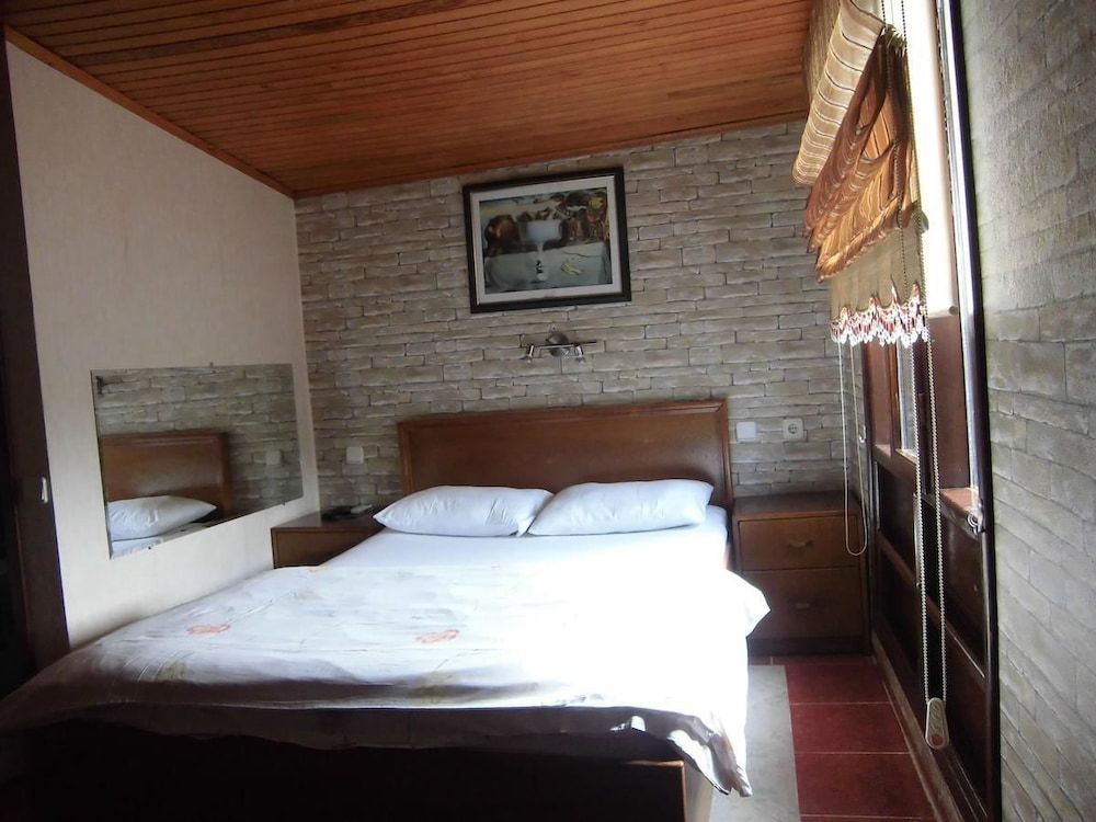 undefined Sultan Pension 3