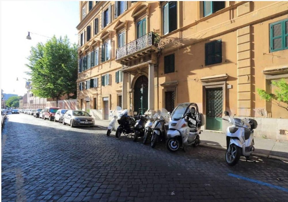 undefined Charming flat near Colosseum 2