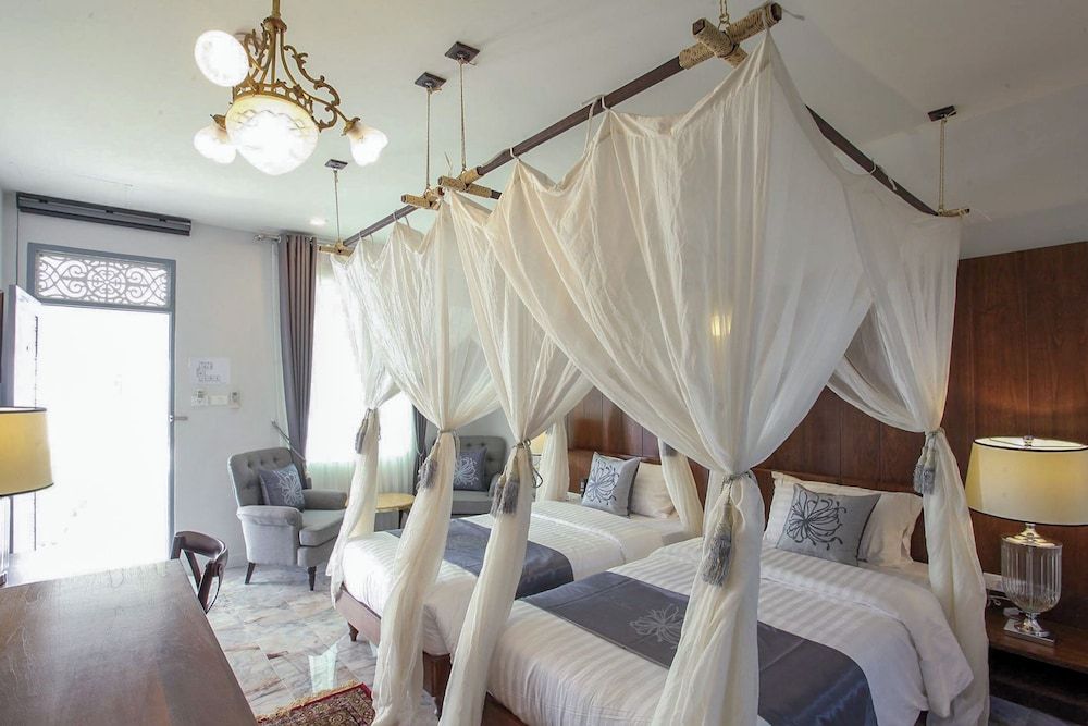 Villa Amphawa Deluxe Twin Room 4