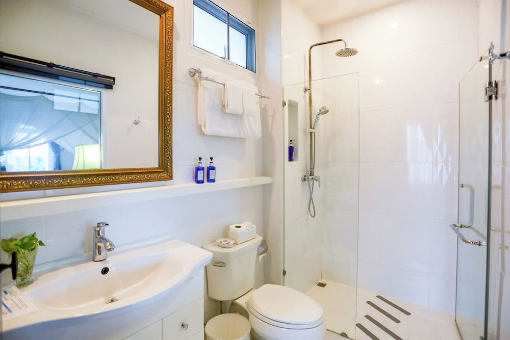 Villa Amphawa Deluxe Plus King bed 7