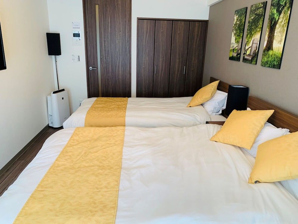 At RLiS House Tsutenkaku Deluxe Double Room, Non Smoking 2