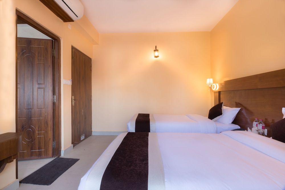 Hotel Lake Shore Standard Double or Twin Room, Non Smoking, Patio 3