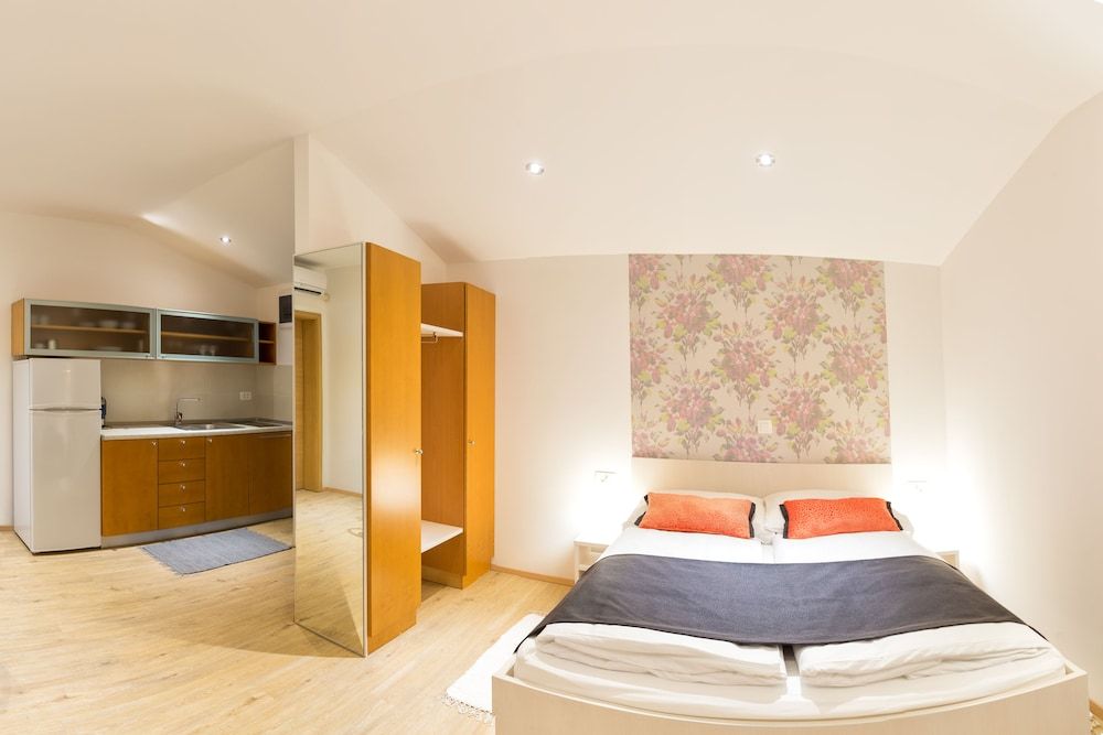 Apartment (Orange)