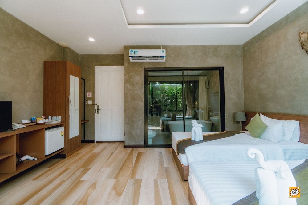 Blue River Resort Twin Room with Garden View 10