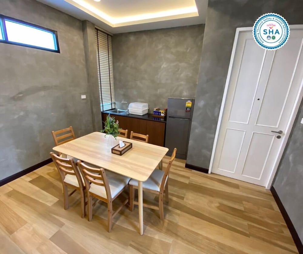 Blue River Resort Family Room with Garden 13