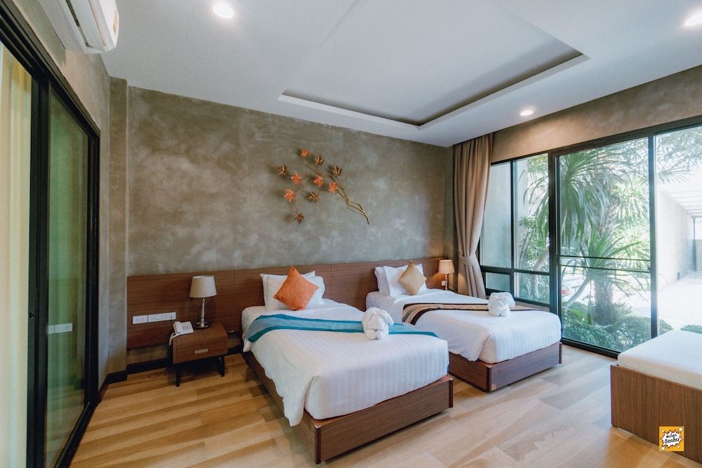 Blue River Resort Family Room with Garden 4