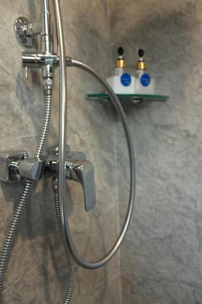 Blue River Resort Family Room with Garden 9