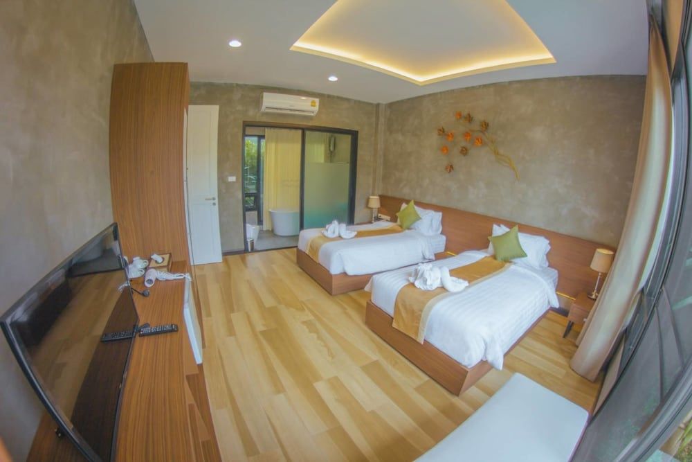 Blue River Resort Family Room with Garden 2