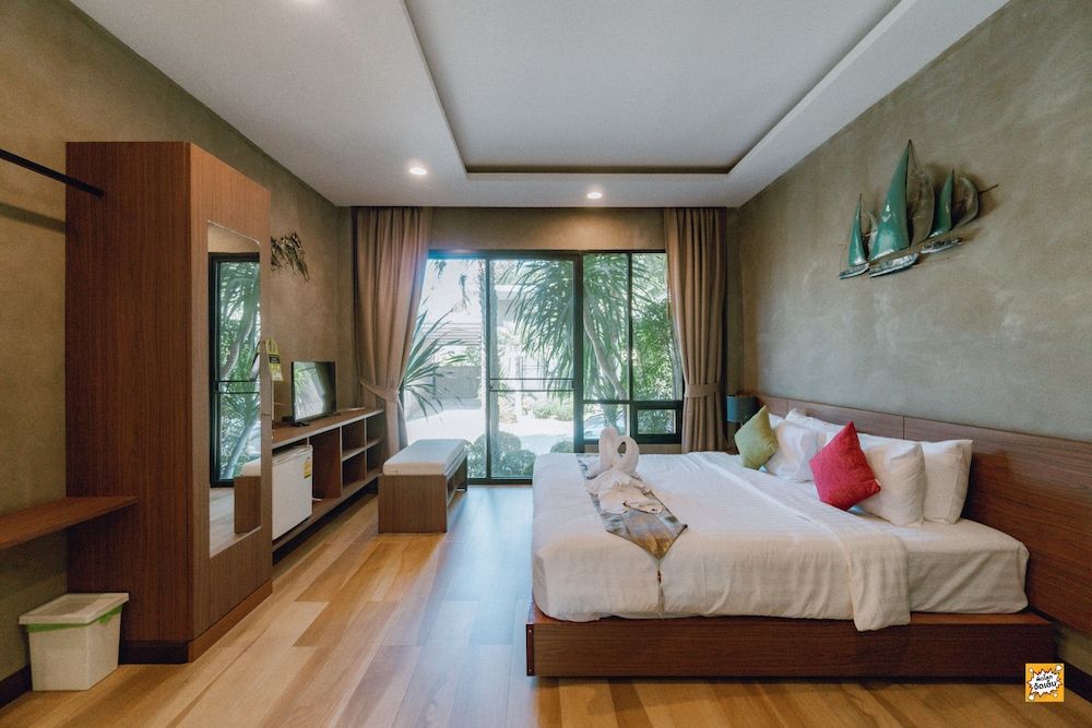 Blue River Resort Family Room with Garden 6