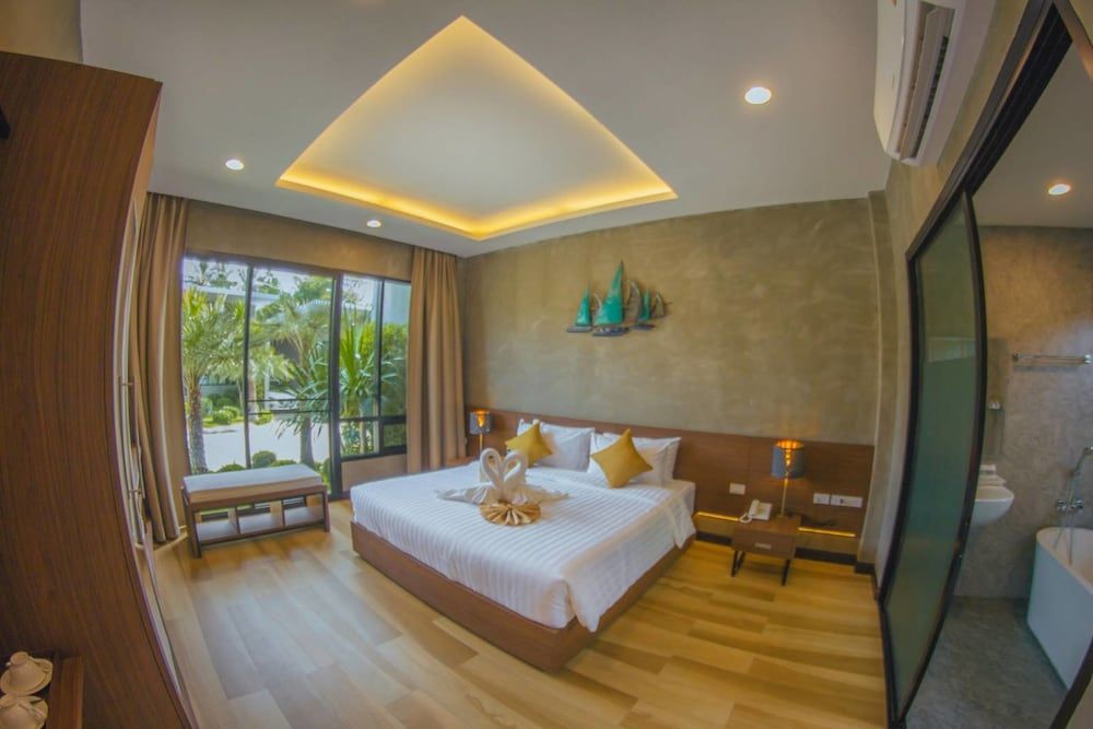 Blue River Resort Family Room with Garden 3