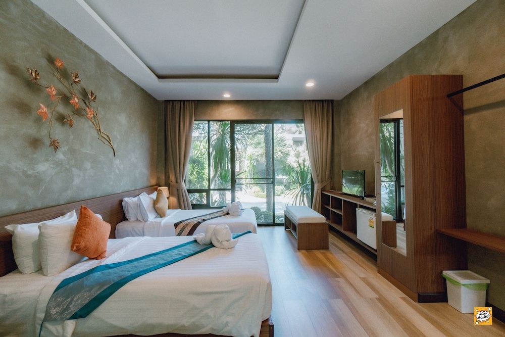 Blue River Resort Family Room with Garden 5