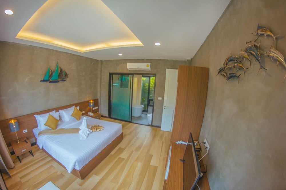 Blue River Resort Family Room with Garden