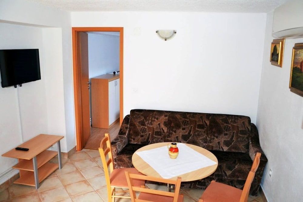 Apartments Lenardic Apartment, Ground Floor 6